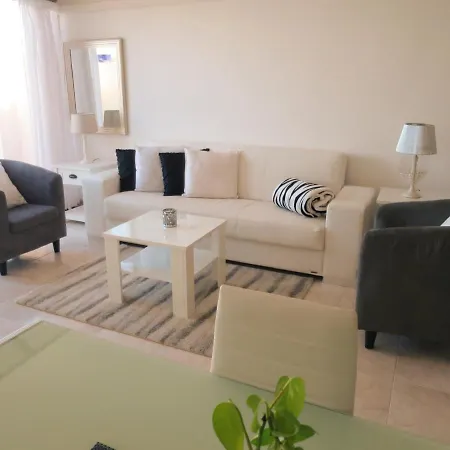 Maltaholiday Seafront Penthouse Apartment