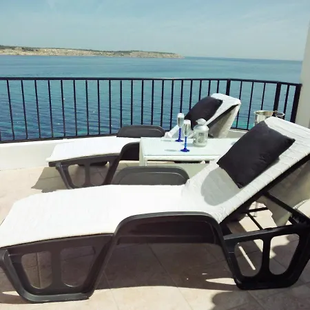Maltaholiday Seafront Penthouse * Mellieha